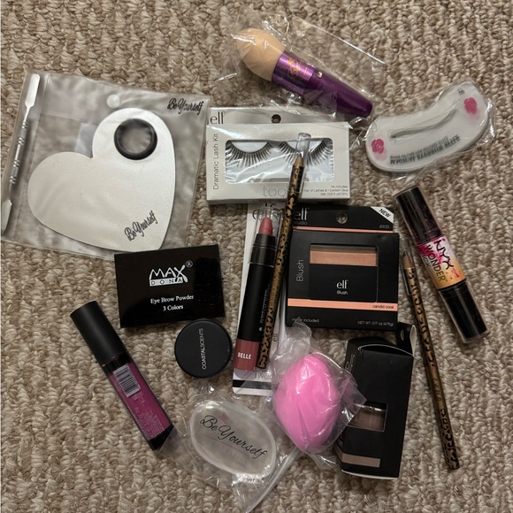 BUNDLE OF 100Mixed Makeup Assorted Brands and Products LipstickEyeshadow